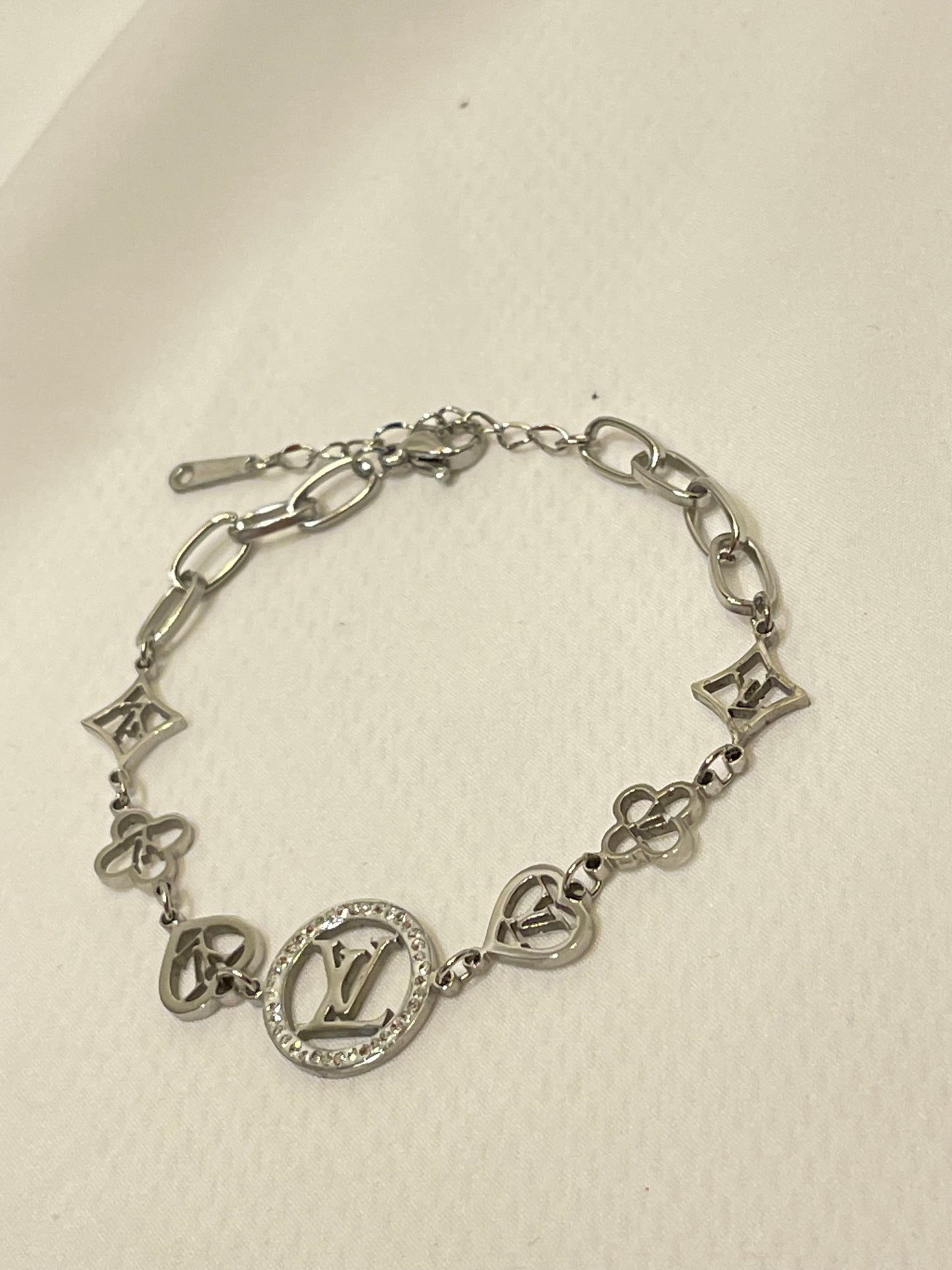 **ZAINA~BRCELET**